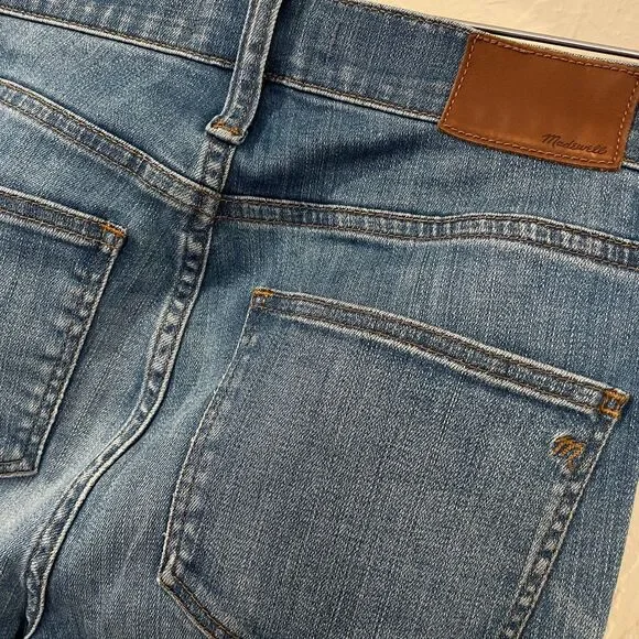 ~ Madewell 25 Jeans Cali Demi-Boot Raw Hem Button Light/Med Blue Wash Women's - Picture 14 of 15